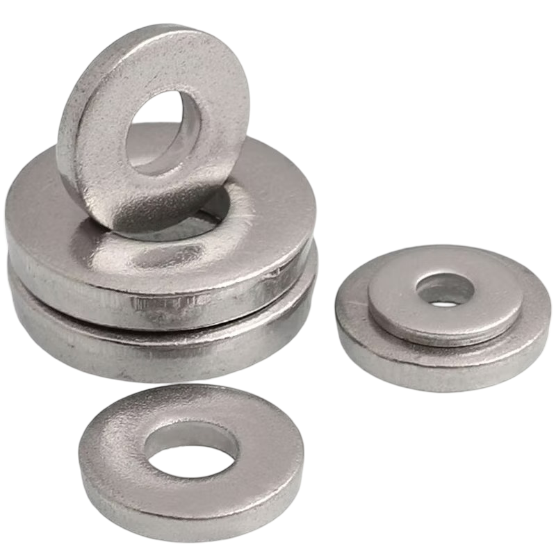 WASHERS 2 High-strength heavy-duty plain washers for industrial applications.